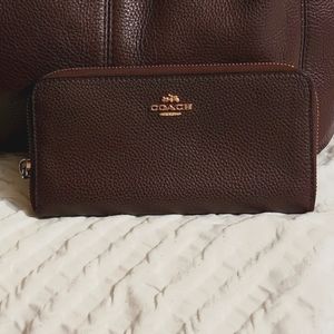 Authentic Coach Pebble Grain long zip around accordion wallet